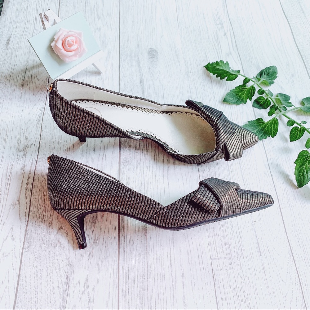 New - 1901 Barrett Bow Pump low heel